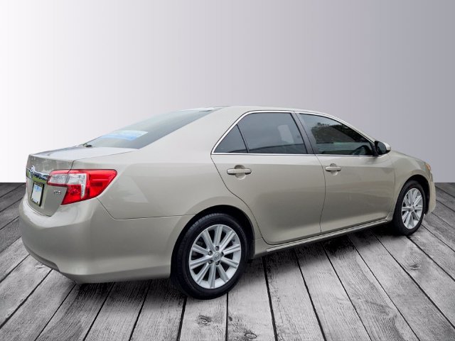 Used 2014 Toyota Camry XLE w/ Leather Package FWD image 5