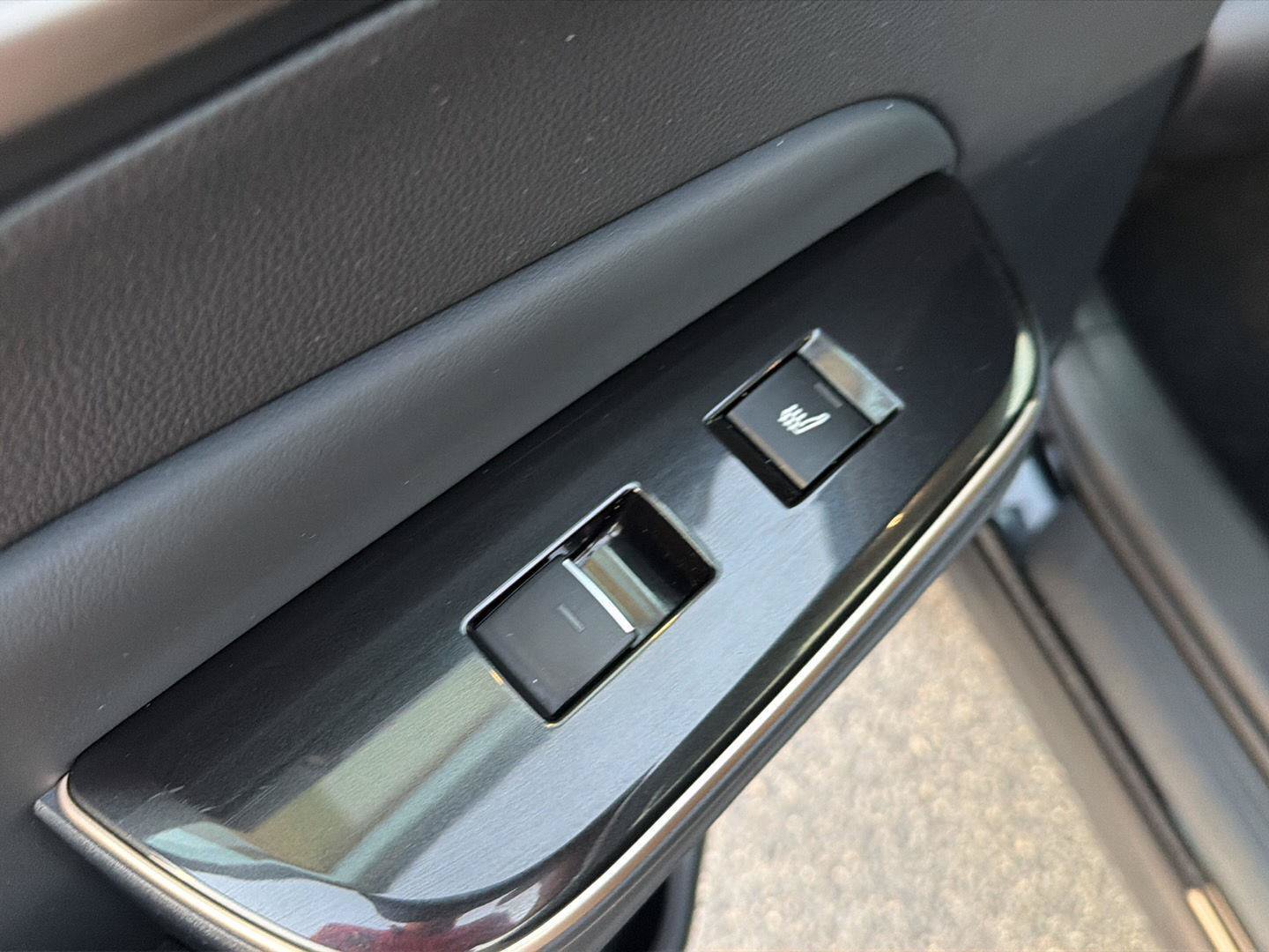 Certified 2025 Toyota Crown AWD/4WD image 12