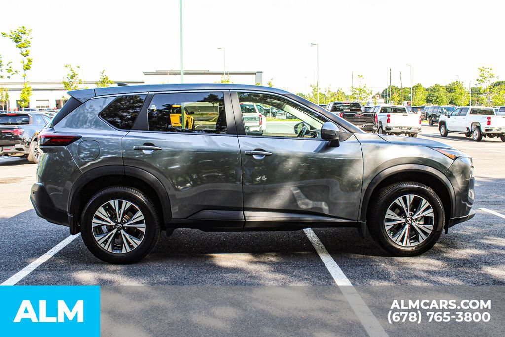 Used 2022 Nissan Rogue SV FWD image 9