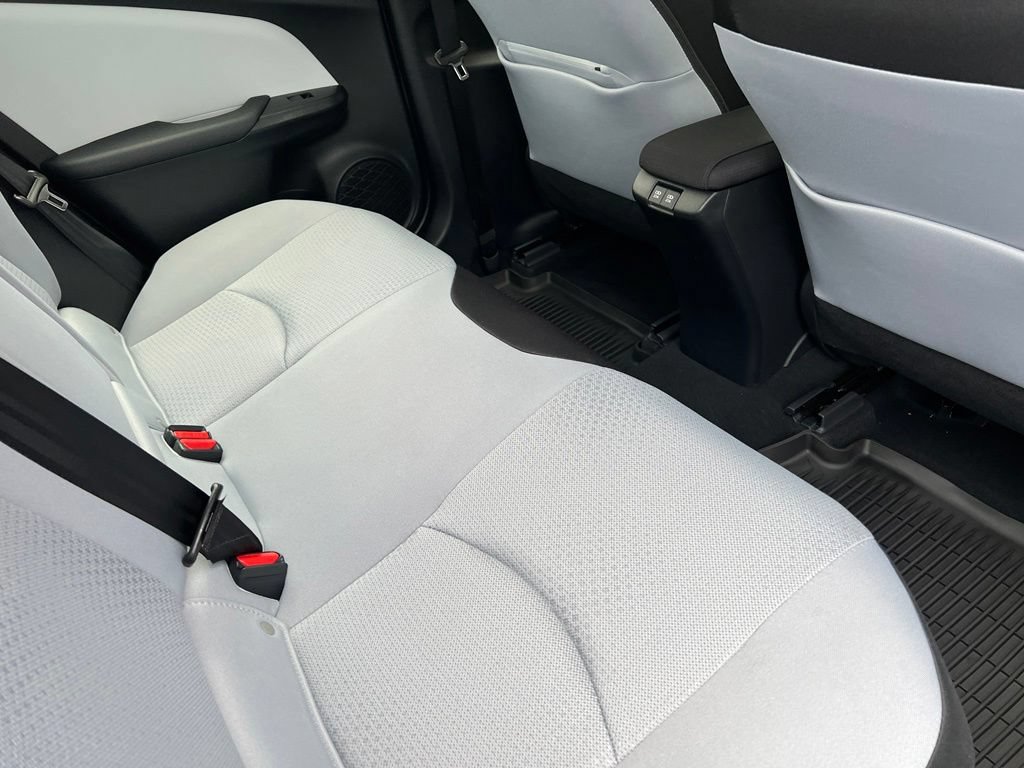 Certified 2022 Toyota Prius LE FWD image 18