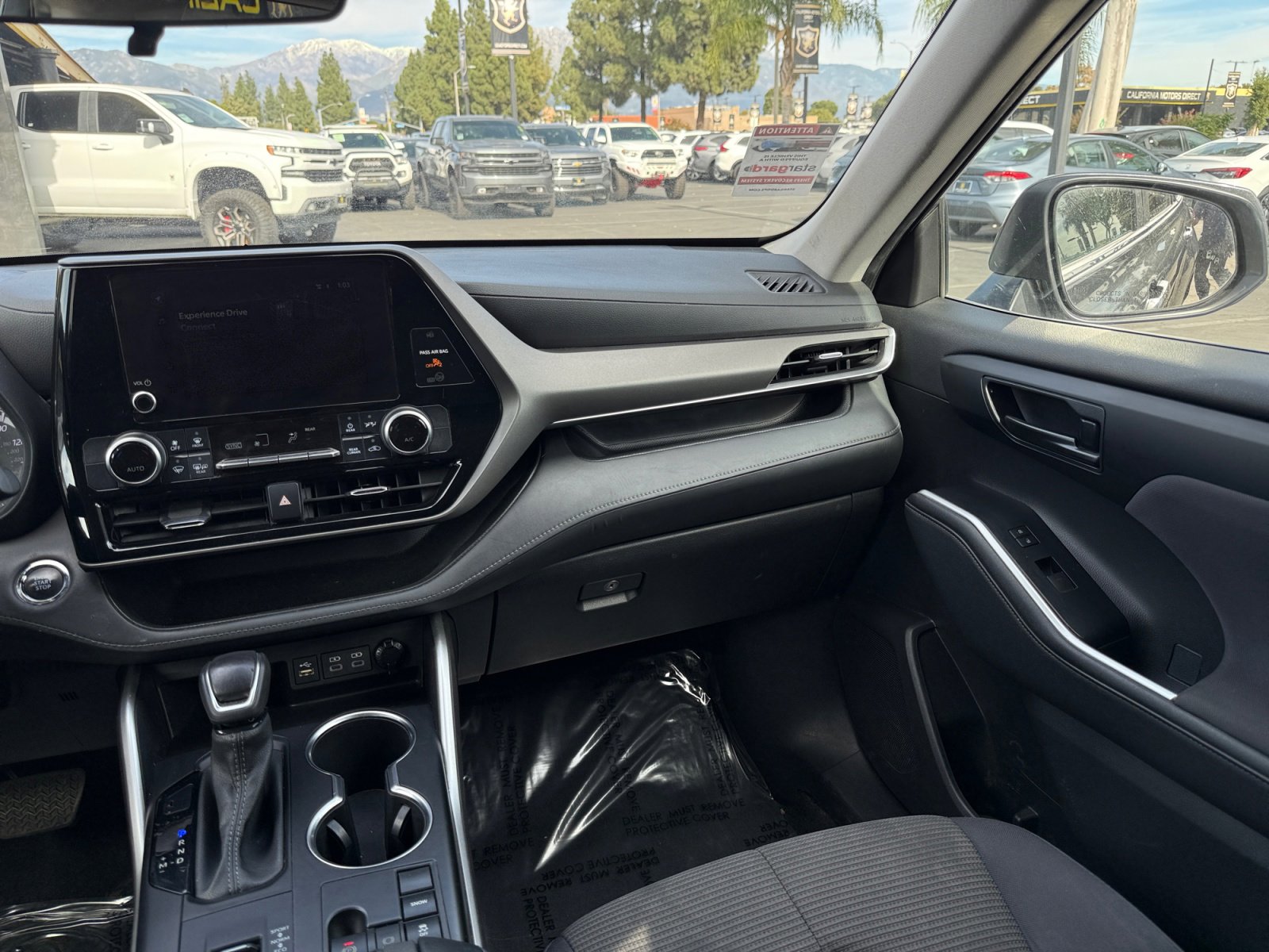 Used 2023 Toyota Highlander LE image 25