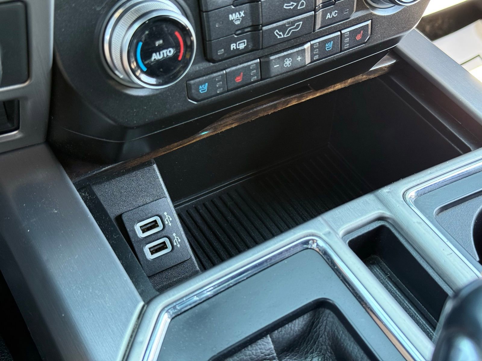 Used 2017 Ford F150 Platinum w/ Equipment Group 701A Luxury AWD/4WD image 24