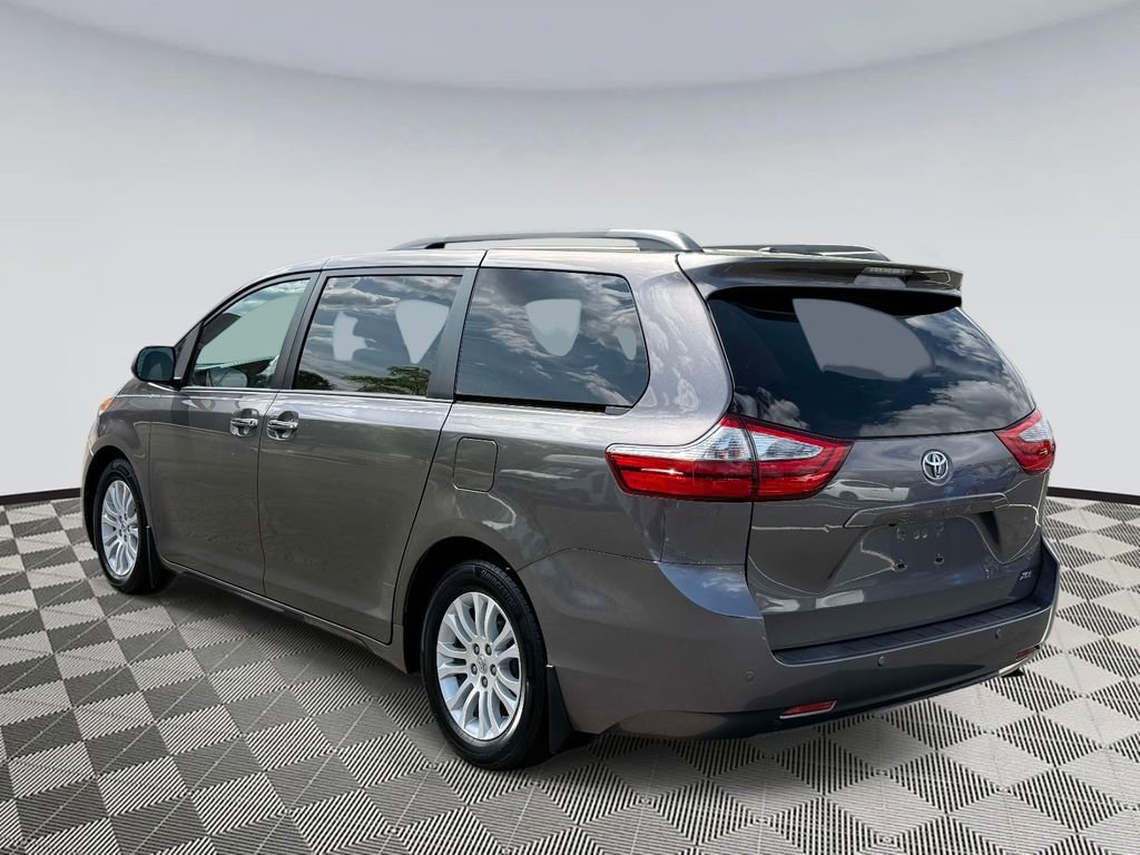 Used 2016 Toyota Sienna XLE w/ XLE Navigation Package image 4