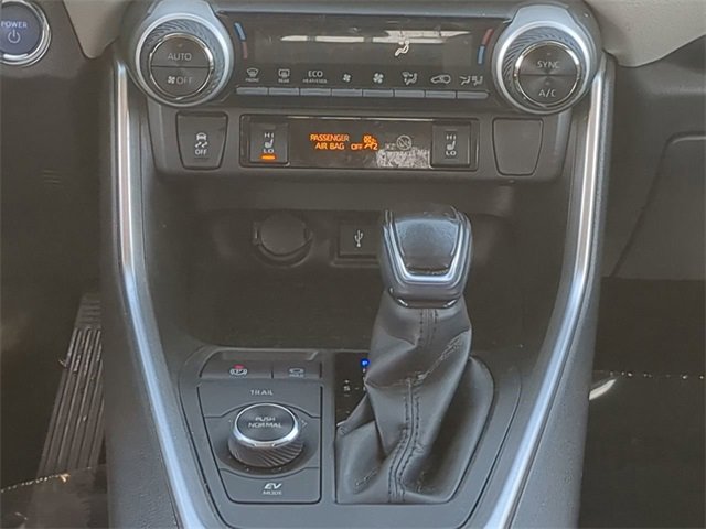 Used 2022 Toyota RAV4 XLE Premium image 19