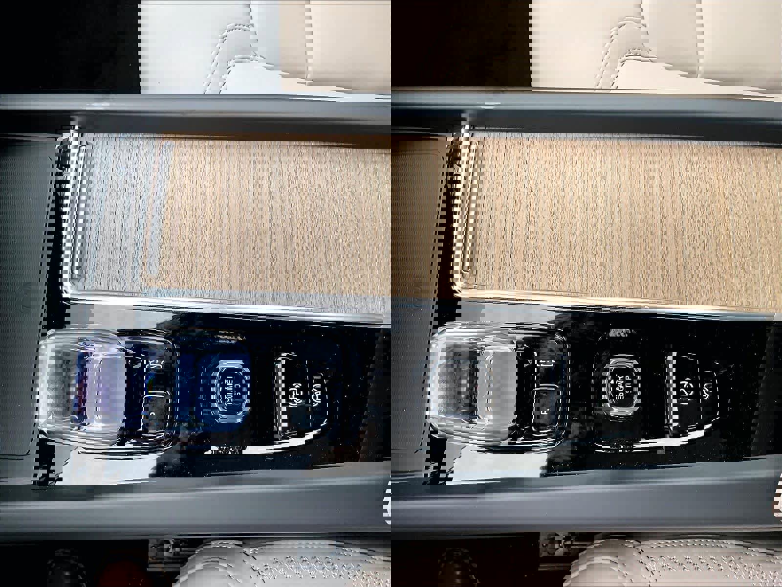 New 2026 Volvo XC60 T8 Plus w/ Climate Package image 10