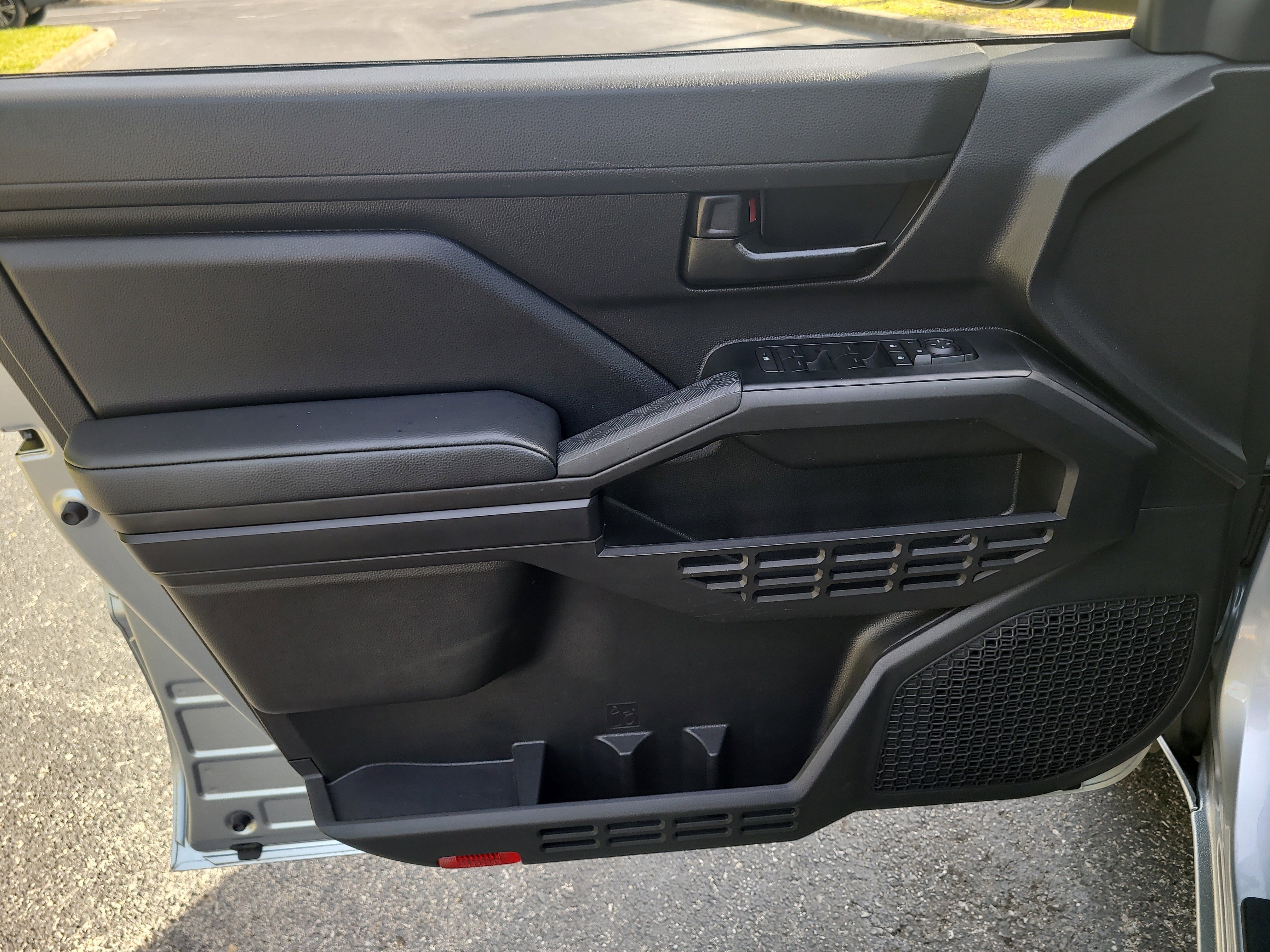 Certified 2025 Toyota Tacoma SR image 18