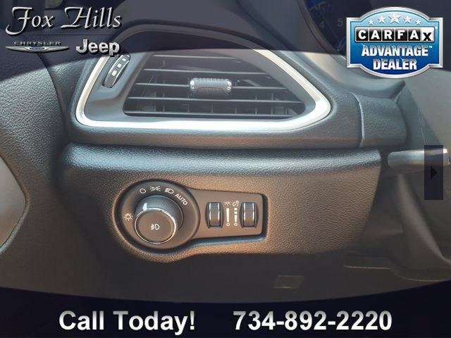 Used 2026 Chrysler Pacifica Limited FWD image 18