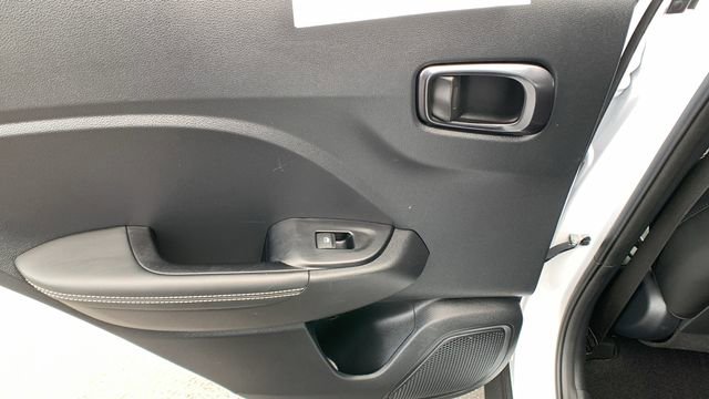 Certified 2023 Hyundai Venue Limited w/ Cargo Package FWD image 18