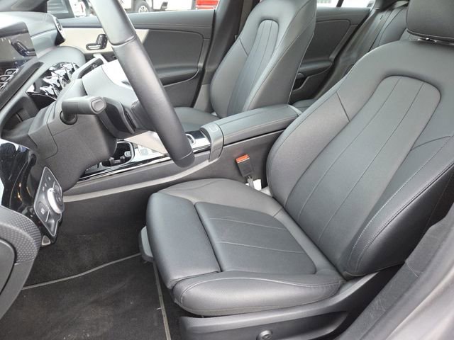 Used 2025 Mercedes-Benz CLA 250 4MATIC image 30