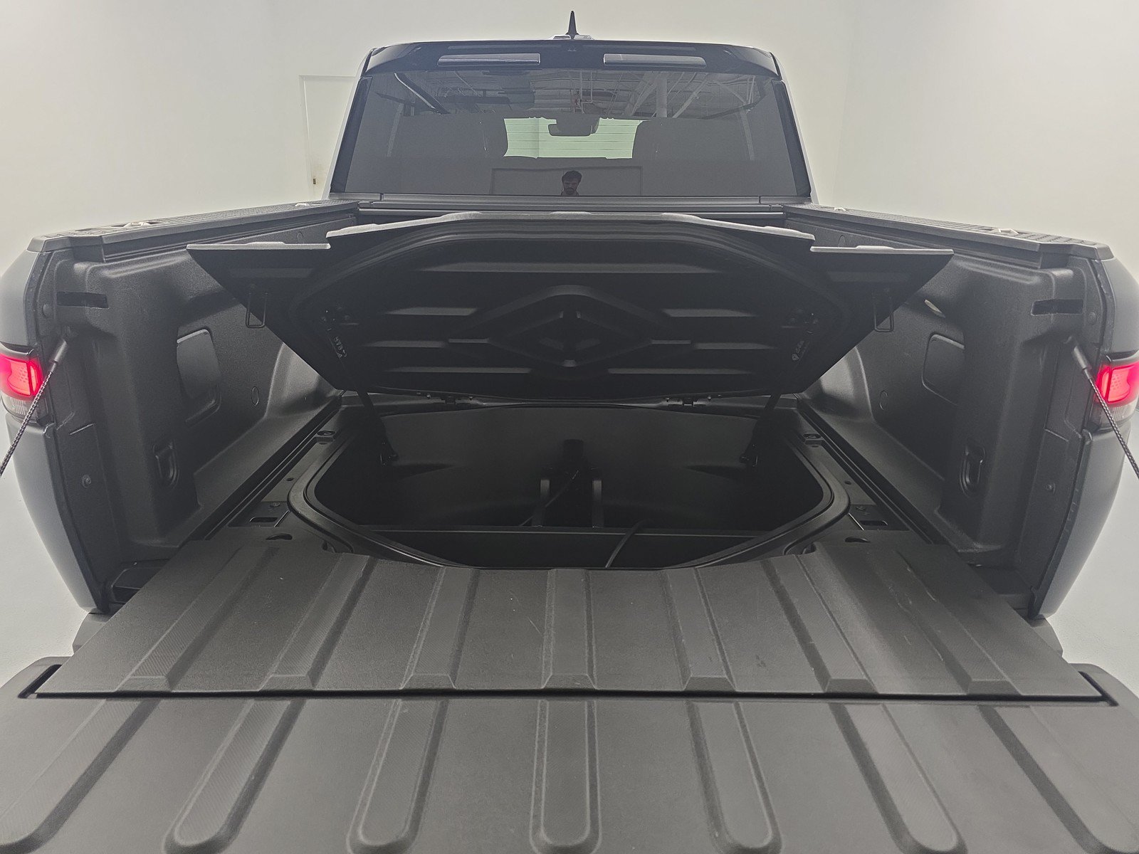 Used 2024 Rivian R1T Adventure AWD/4WD image 15