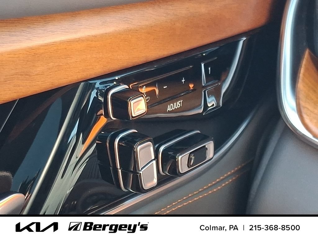 Used 2023 Jeep Grand Wagoneer Series III w/ Rear Seat Video Group 1 AWD/4WD image 29