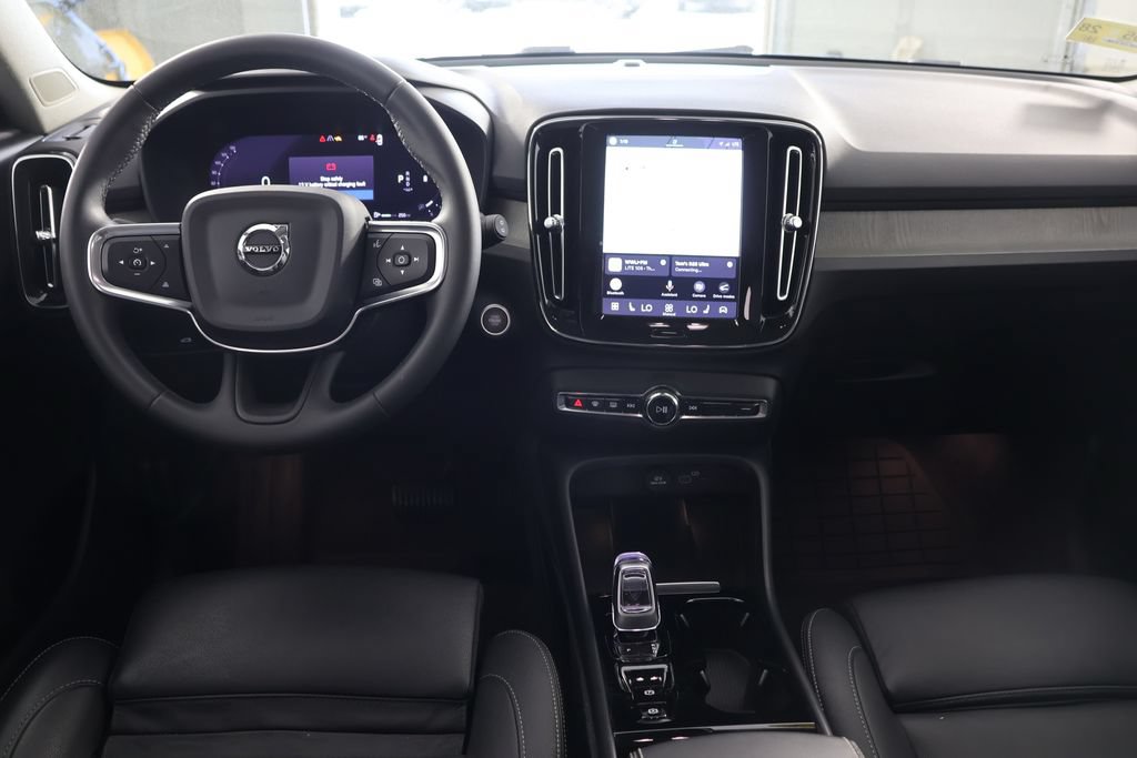 Used 2024 Volvo XC40 B5 Plus AWD/4WD image 2