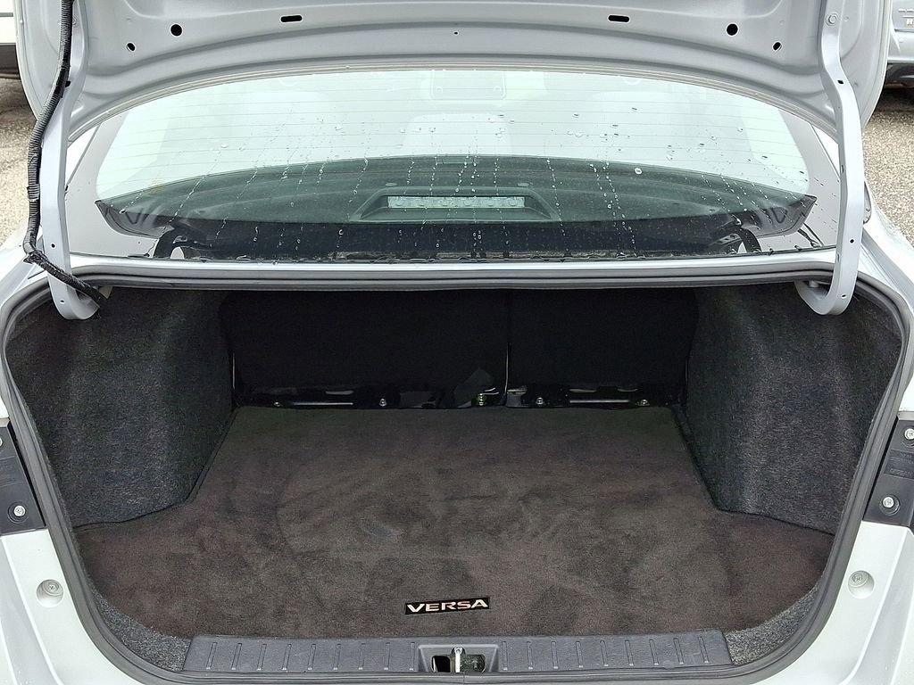 Used 2021 Nissan Versa SV image 29
