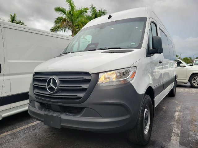 Used 2025 Mercedes-Benz Sprinter 2500 image 32