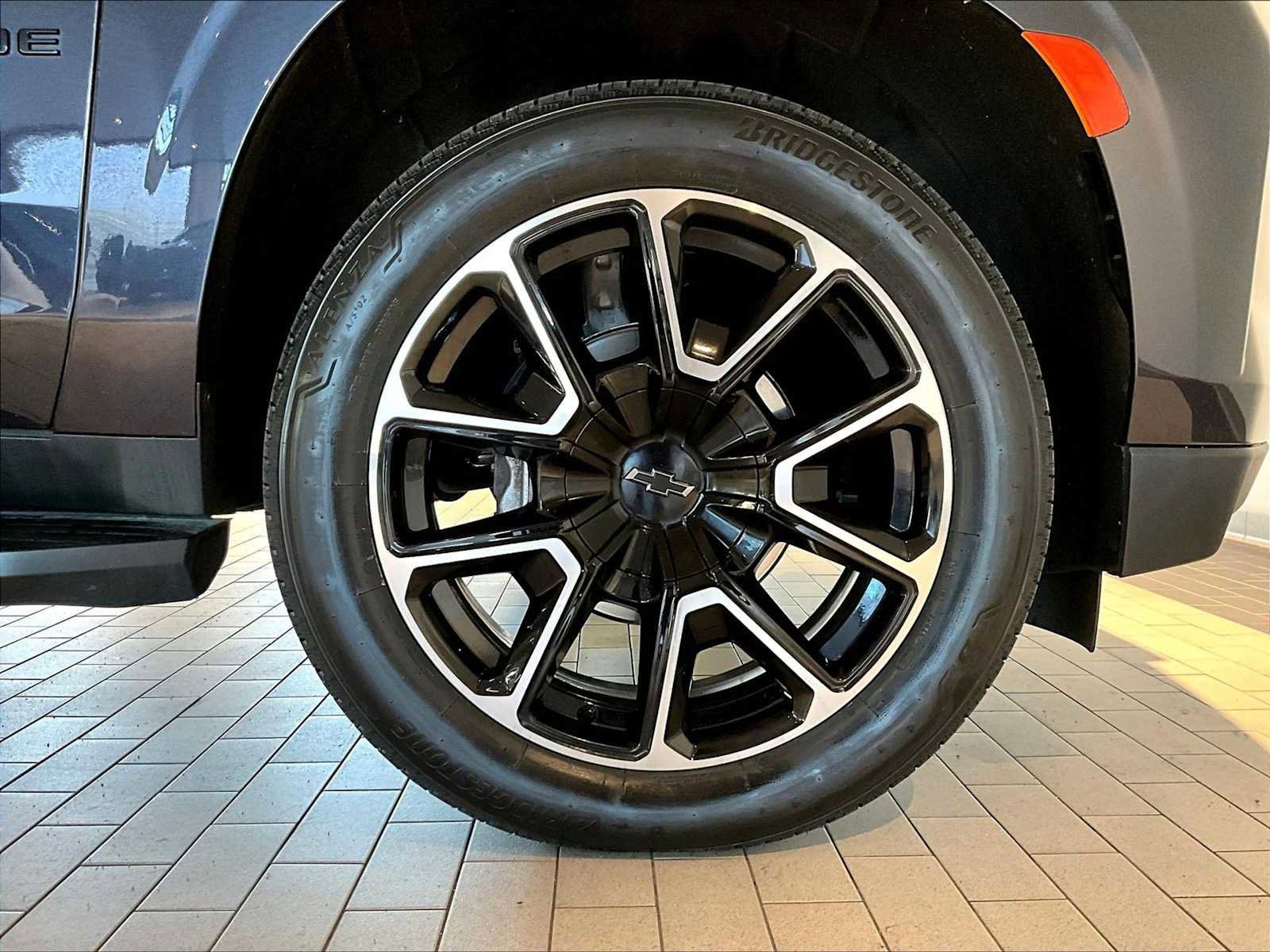 Used 2024 Chevrolet Tahoe RST w/ Luxury Package AWD/4WD image 14