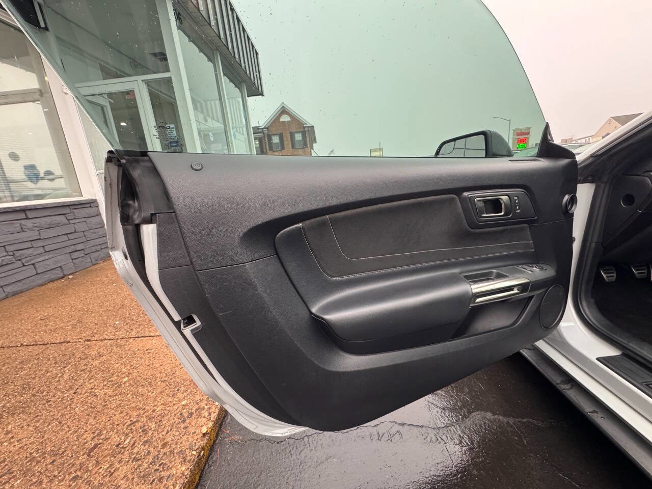 Used 2016 Ford Mustang Shelby GT350 w/ Technology Package image 17