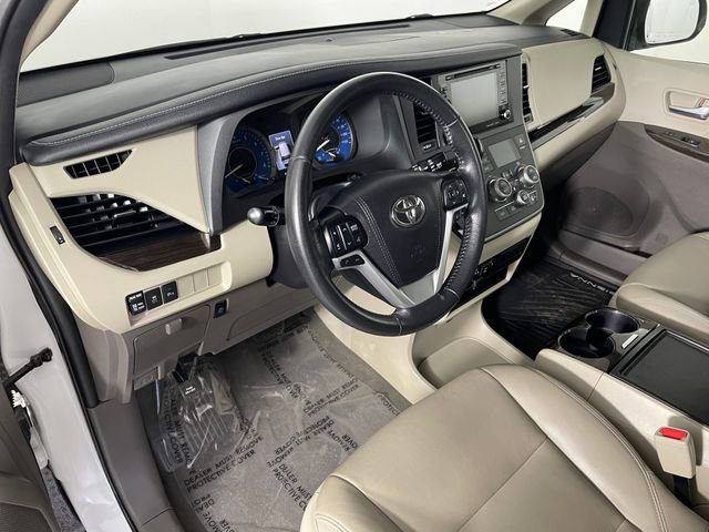 Used 2020 Toyota Sienna XLE w/ XLE Navigation Package FWD image 3