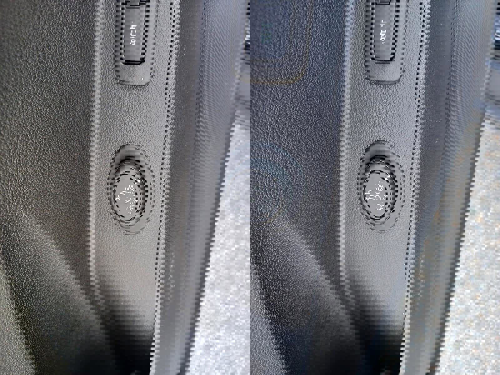 Used 2023 Chevrolet Equinox Premier image 17