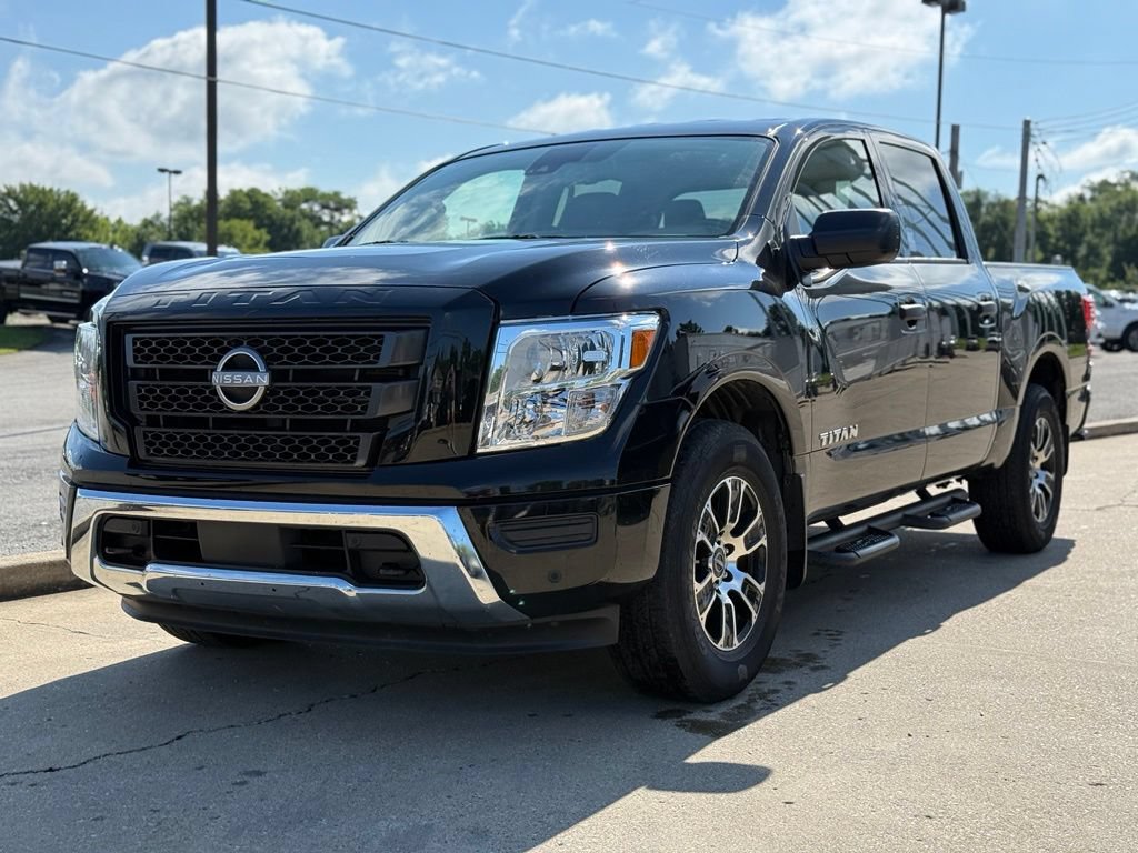 Used 2023 Nissan Titan SV w/ SV Convenience Package AWD/4WD image 2