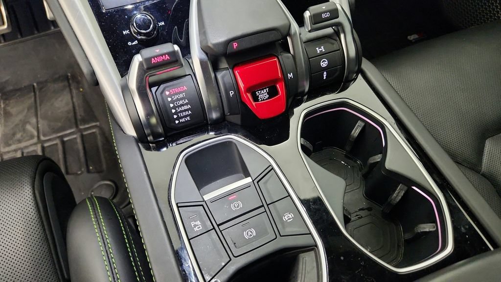 Used 2020 Lamborghini Urus AWD/4WD image 35