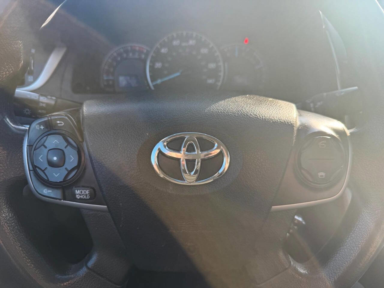 Used 2014 Toyota Camry LE FWD image 11