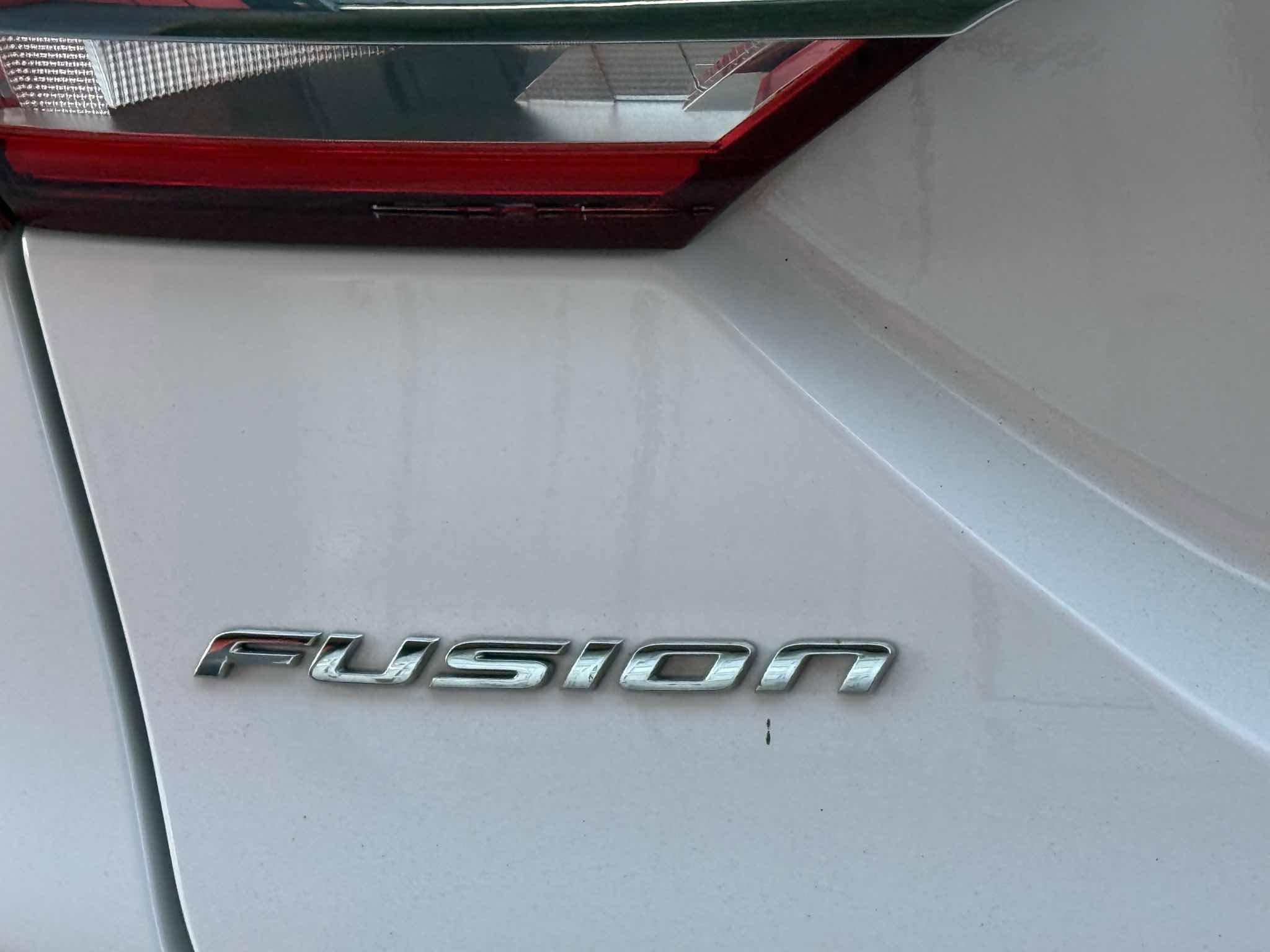 Used 2018 Ford Fusion SE w/ Fusion SE Technology Package FWD image 25