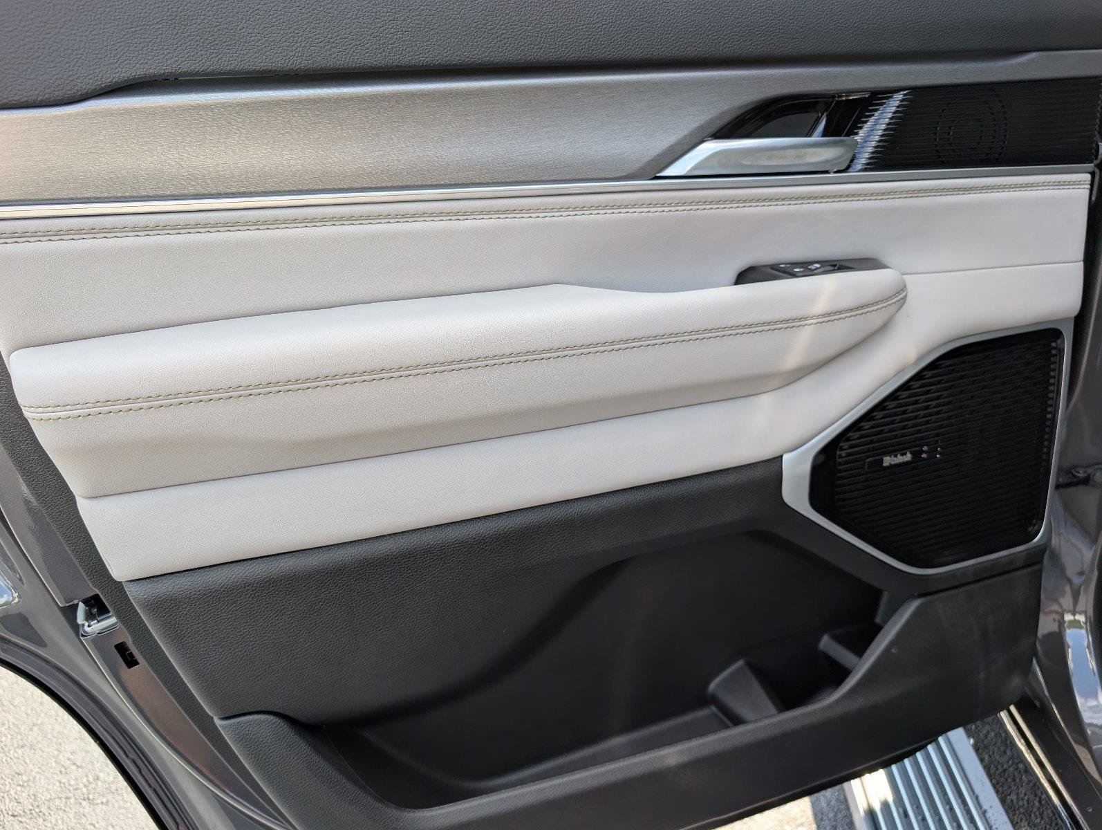 New 2026 Jeep Grand Wagoneer Limited AWD/4WD image 36