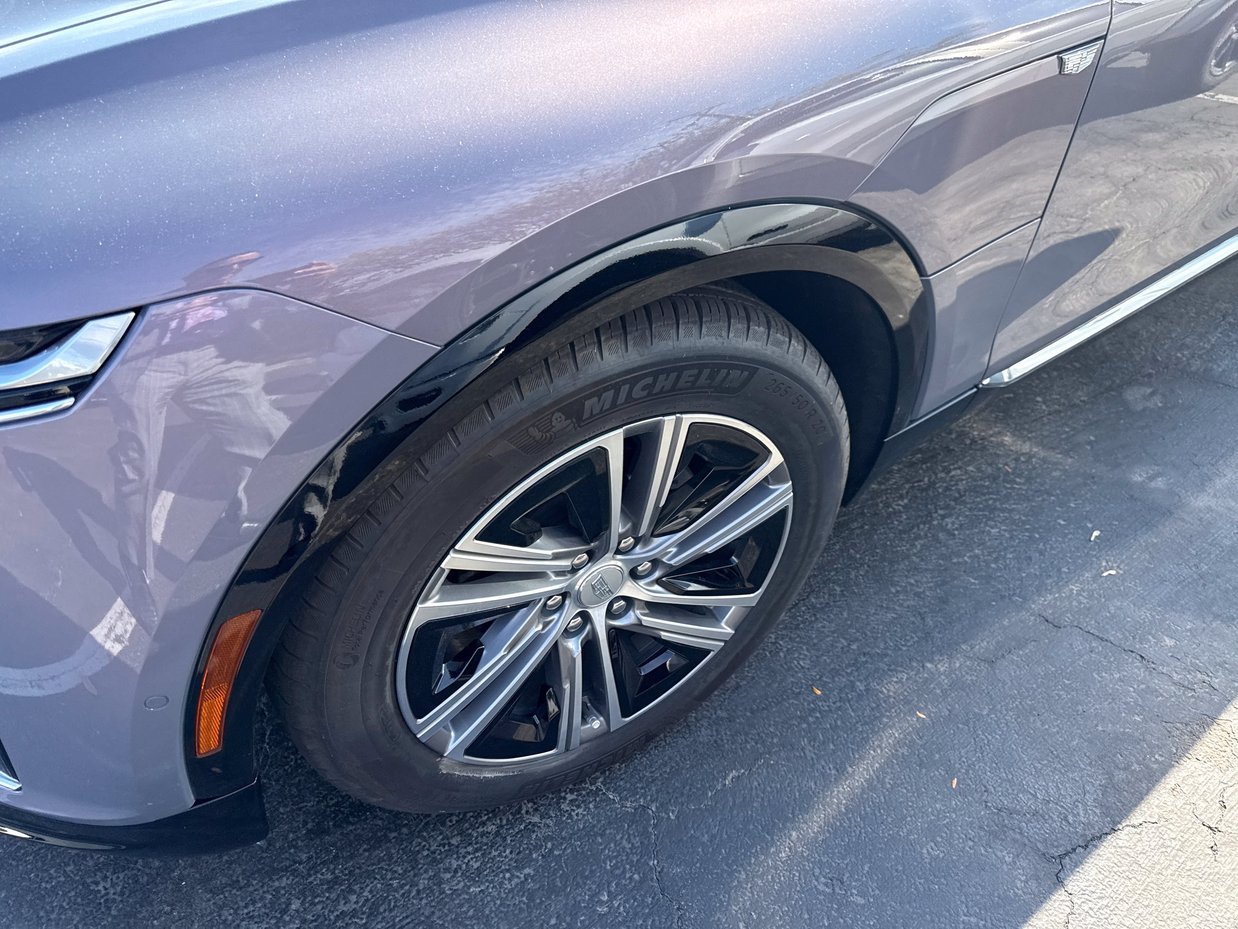 Used 2024 Cadillac Lyriq Luxury AWD/4WD image 4