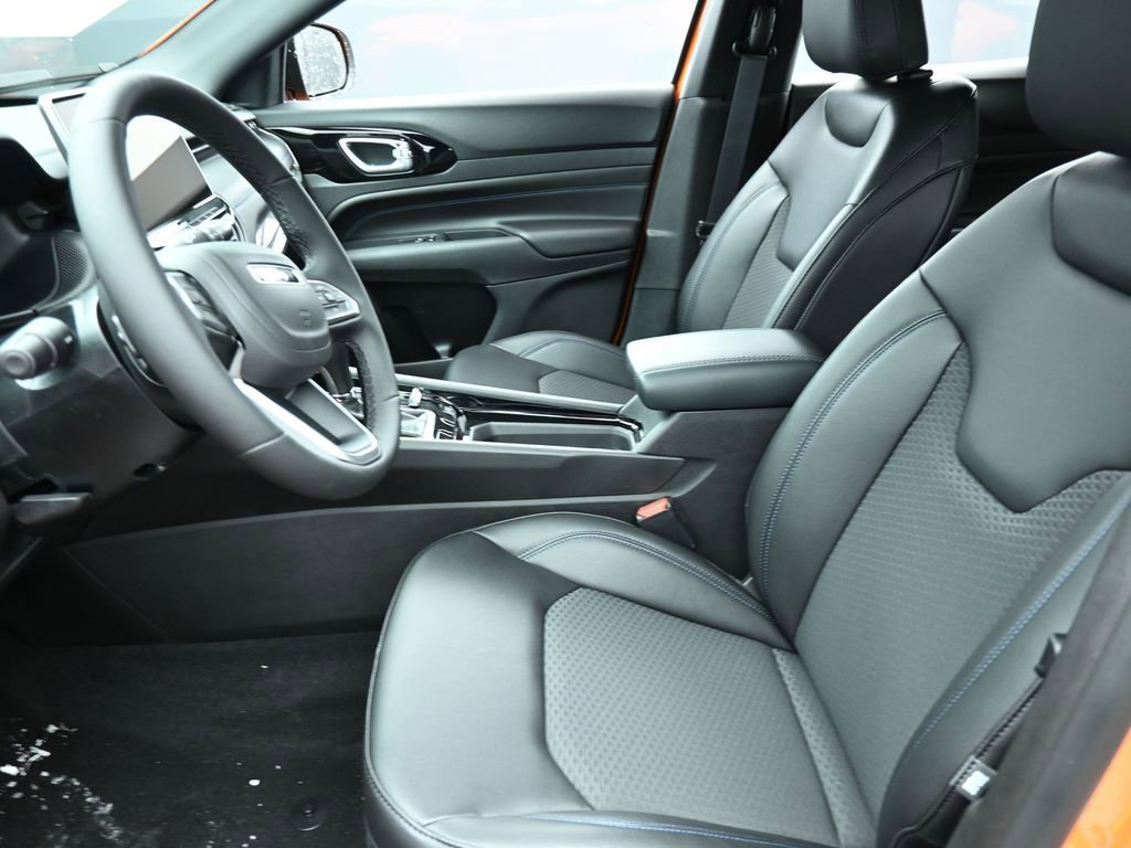 New 2026 Jeep Compass Latitude image 11