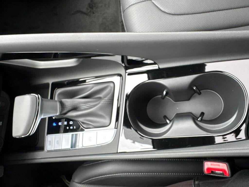 New 2026 Hyundai Elantra Limited FWD image 17