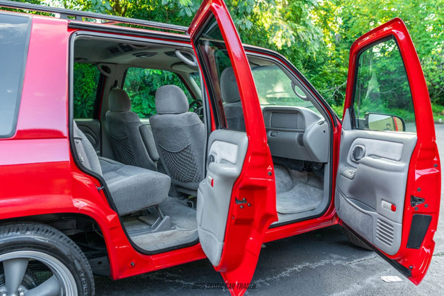 Used 1999 Chevrolet Tahoe LS image 26