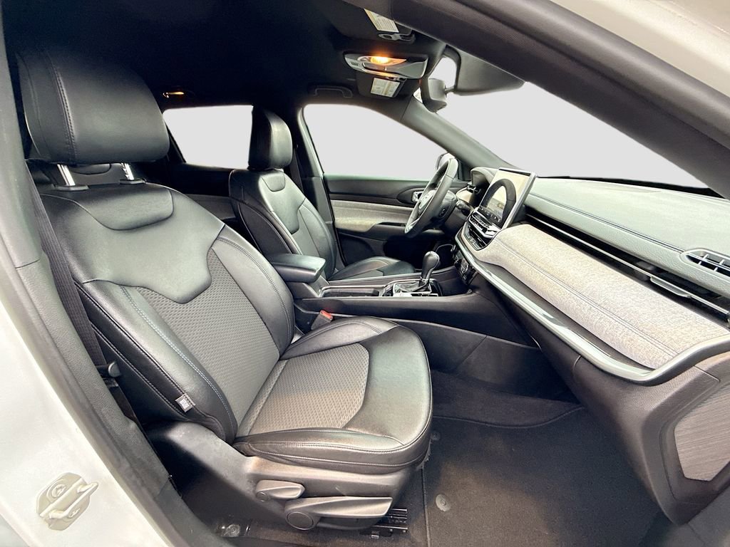 Used 2024 Jeep Compass Latitude image 27