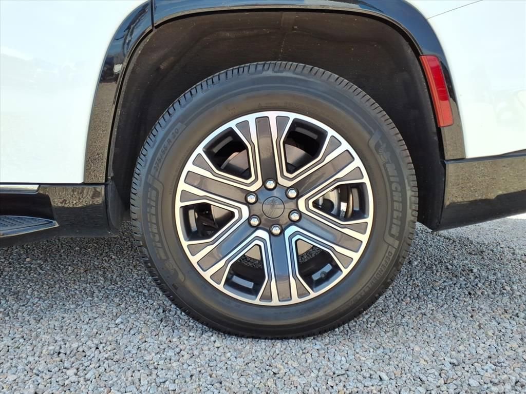 Used 2023 Jeep Wagoneer 4WD w/ Premium Group I image 31