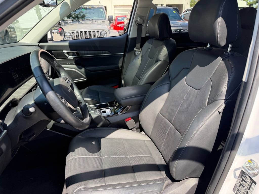 Used 2025 Kia Telluride EX w/ EX Captain's Chair Package FWD image 10