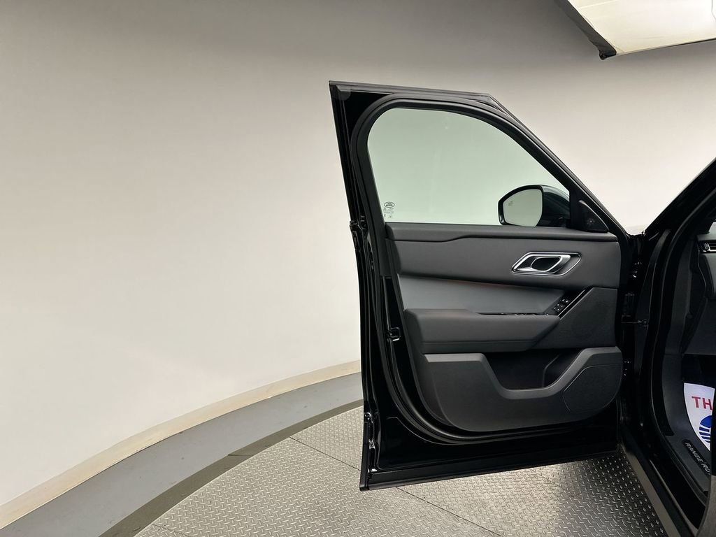 Used 2025 Land Rover Range Rover Velar S image 7