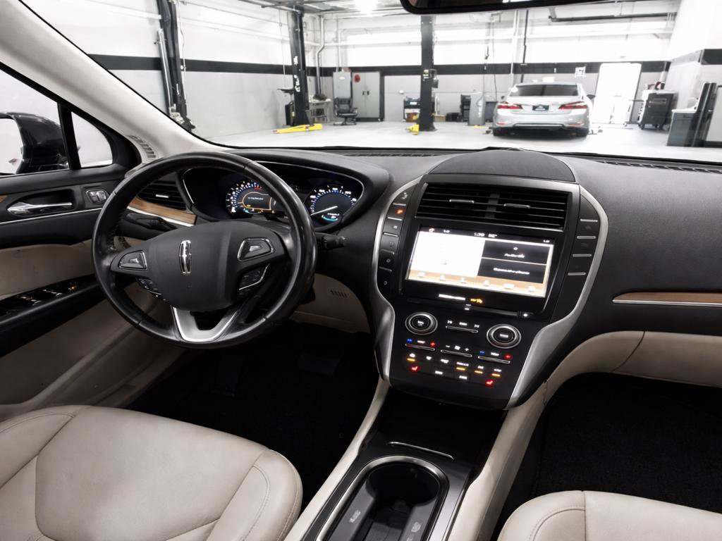 Used 2019 Lincoln MKC Select w/ Select Plus Package FWD image 16