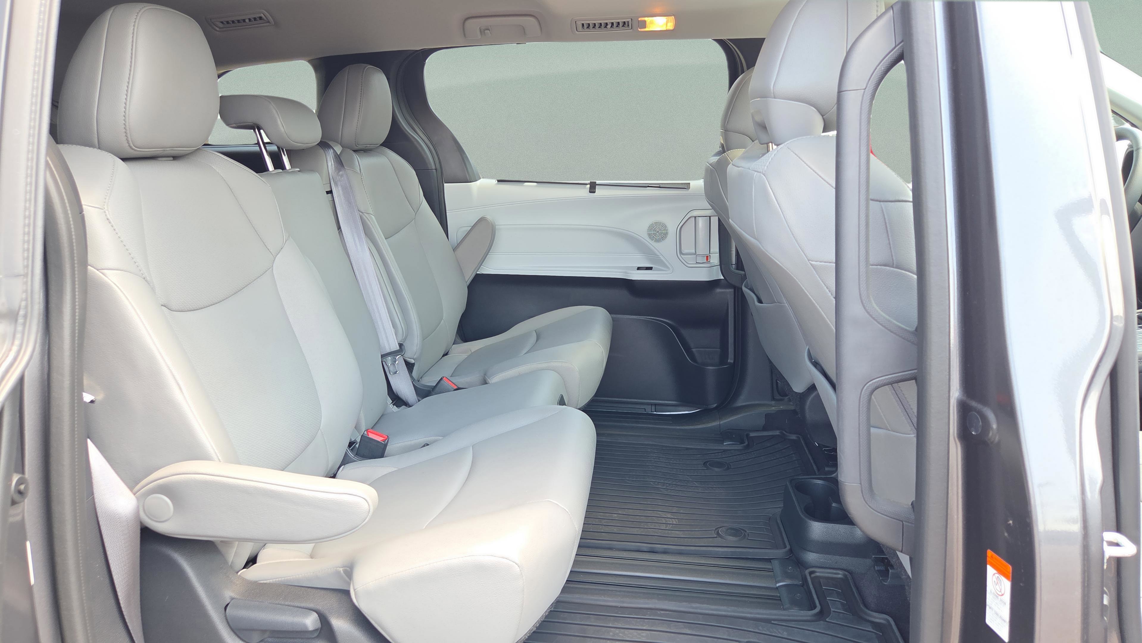 Used 2025 Toyota Sienna XLE image 22