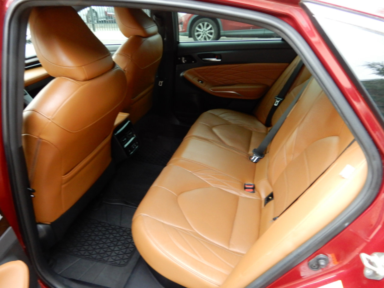 Used 2019 Toyota Avalon Limited image 8