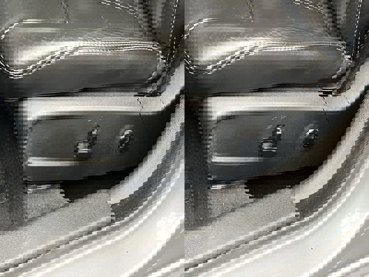 Used 2013 Chrysler 300 S image 10