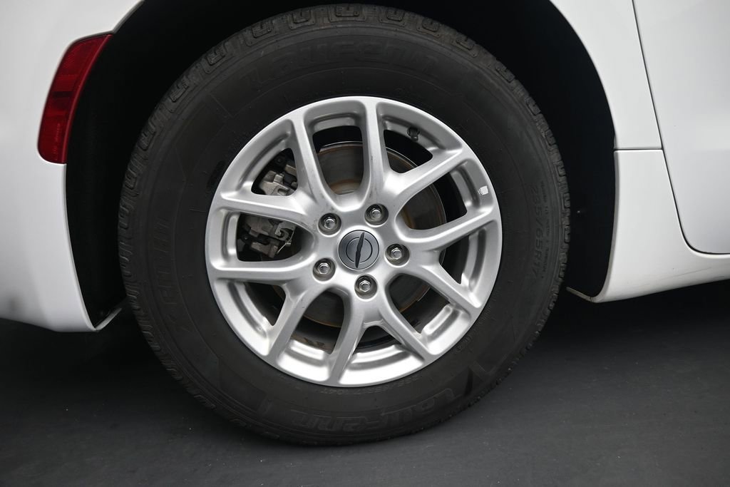 Used 2023 Chrysler Pacifica Touring-L FWD image 10