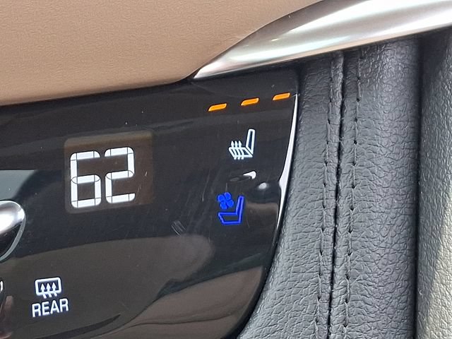 Used 2022 Cadillac XT5 Premium Luxury w/ Platinum Package AWD/4WD image 22