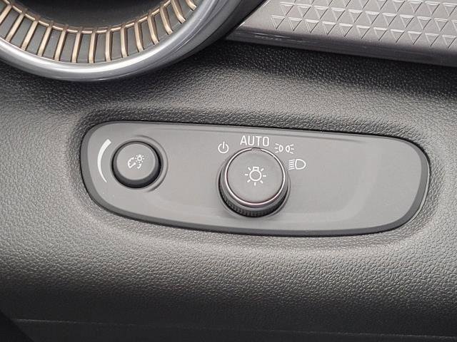 Used 2024 Chevrolet Trax ACTIV w/ Sunroof Package image 13