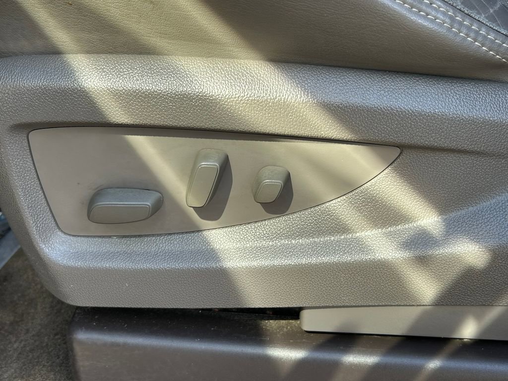 Used 2015 GMC Yukon Denali w/ Premium Package image 18