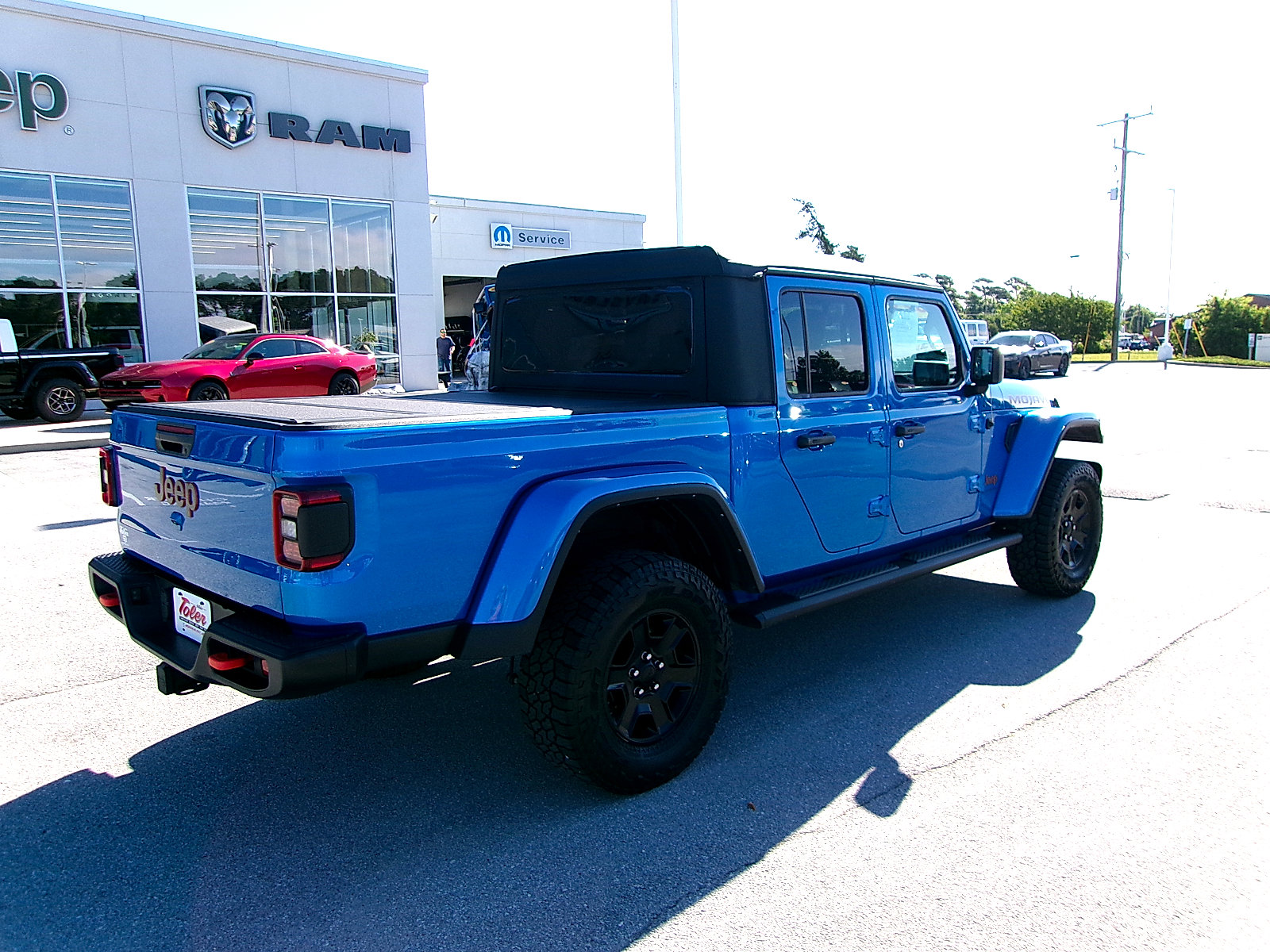 Used 2023 Jeep Gladiator Mojave w/ LED Lighting Group AWD/4WD image 4