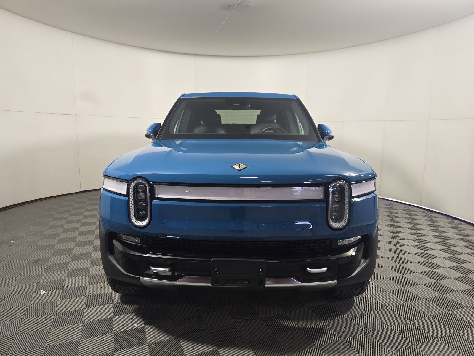 Used 2023 Rivian R1T Adventure image 8