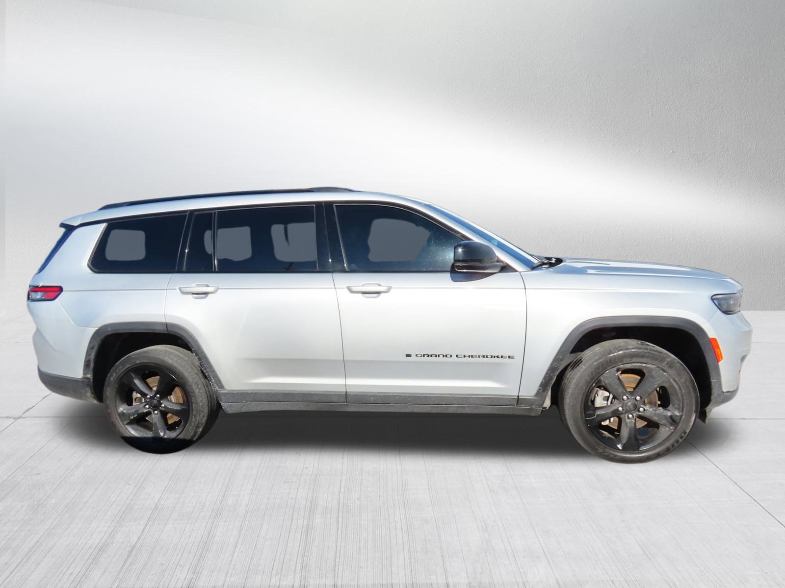Used 2023 Jeep Grand Cherokee L Laredo image 8