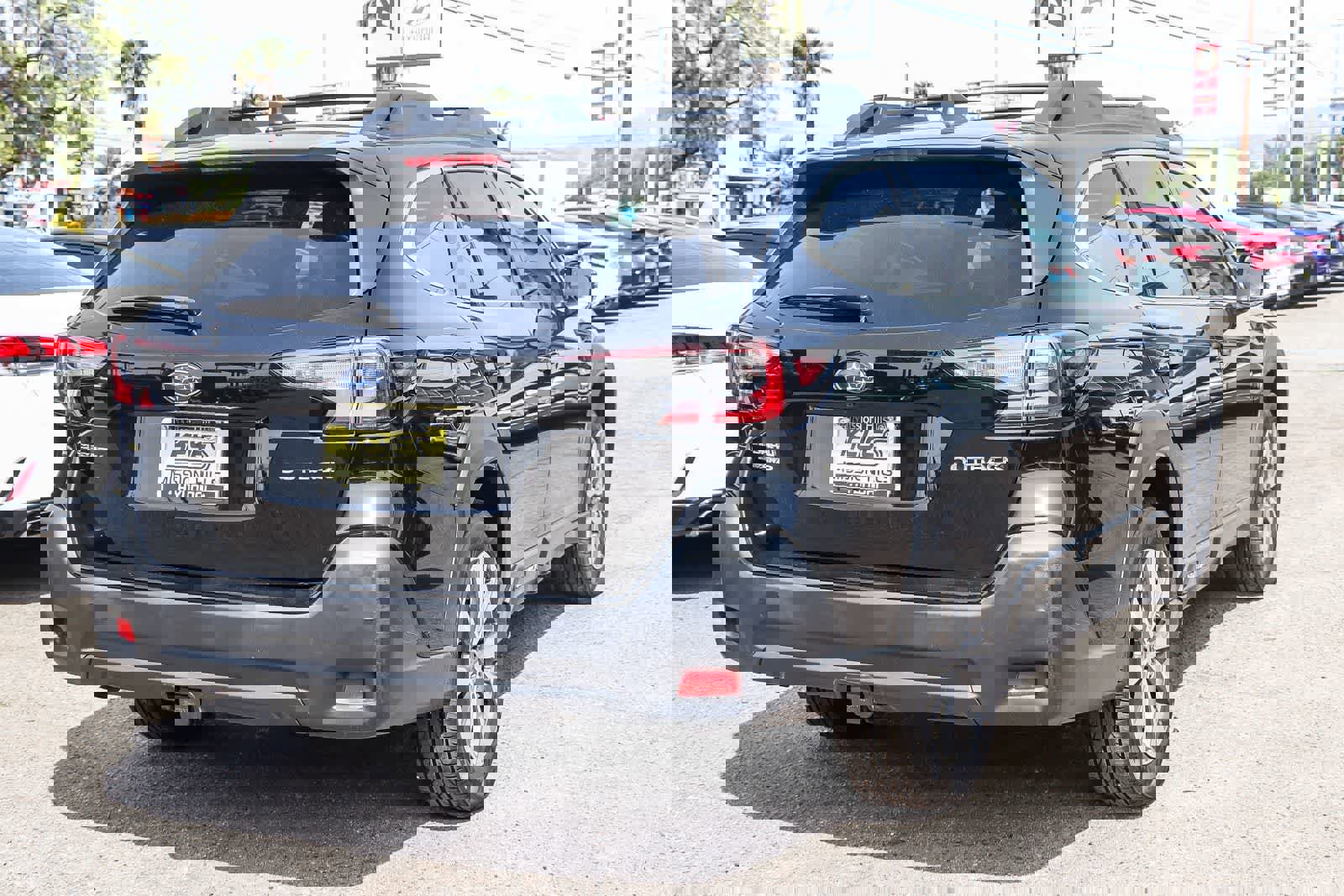 Used 2023 Subaru Outback Premium image 4