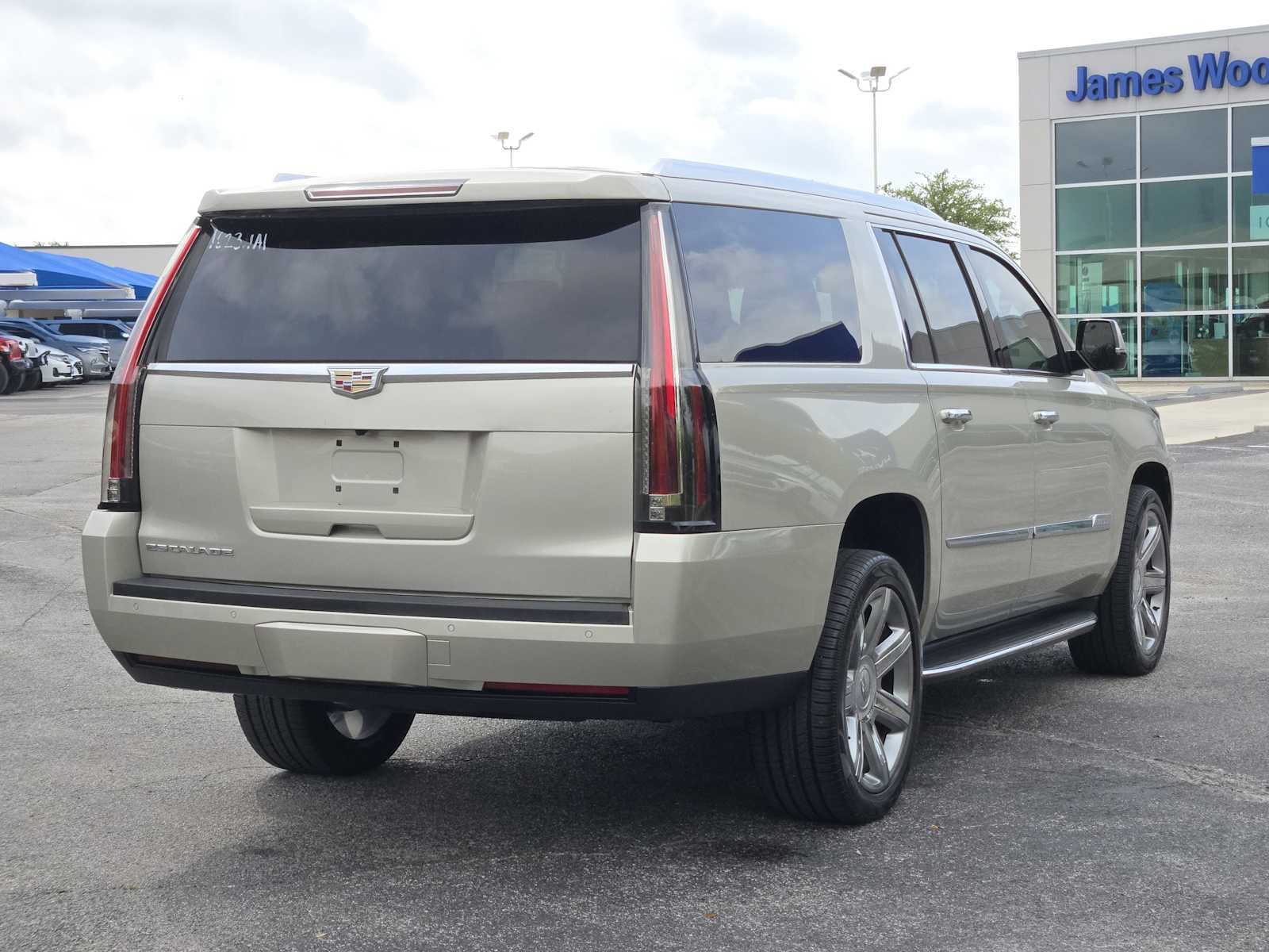 Used 2015 Cadillac Escalade ESV Luxury image 7
