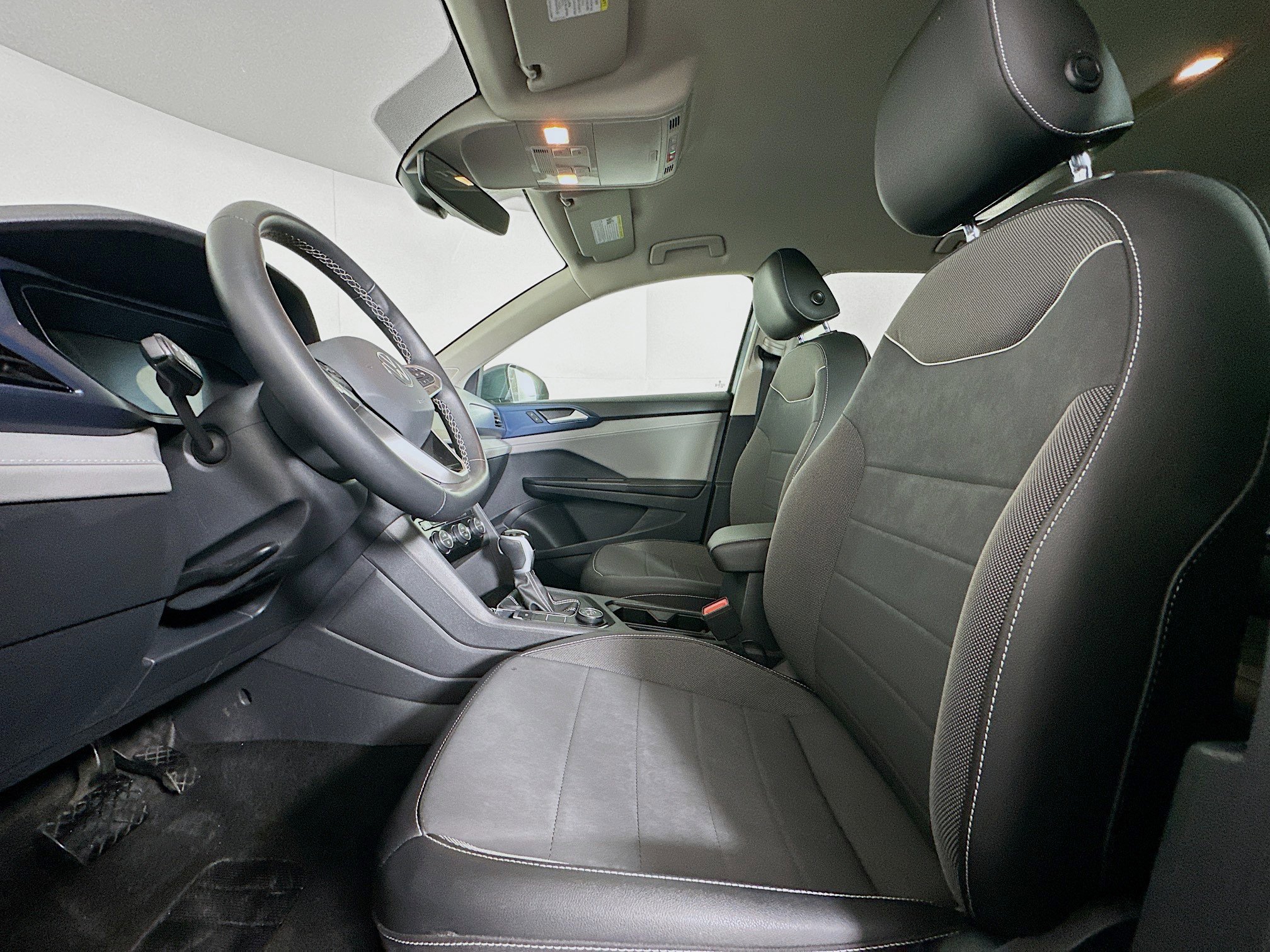 Used 2024 Volkswagen Taos SE image 13