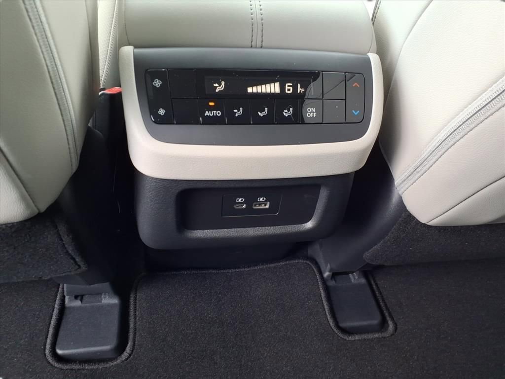 New 2025 Nissan Pathfinder SL image 29